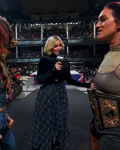 Things are getting TENSE between #KrisStatlander & #JamieHayter!