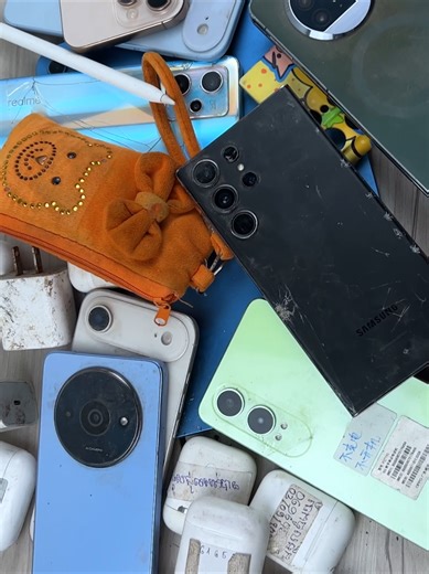 Checking iPhone_ iPad Pro Samsung Galaxy S23 Ultra!#s24ultra #fyp #trend #fypシ #fypシ