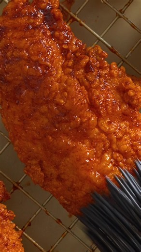 #recipe #asmr #cooking Nashville Hot Chicken Tenders 🌶️🍗 Prep & Cook Time * Prep Time: 20 mins * Resting Time: 15 mins * Cook Time: 8 mins (Double-Fry) * Yield: 4 servings Ingredients 1. Chicken & Marinade * 1.5 lbs chicken tenderloins * 1 cup buttermilk * 1 egg (creates the egg-protein glue layer) * 1 tsp salt & ½ tsp black pepper * 2 tsp Paprika * 2 tsp Garlic Powder 2. Extra-Crunch Dredge * 1.5 cups all-purpose flour * ¾ cup cornstarch or potato starch * 1 tsp baking powder * 1 tbsp garlic 