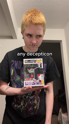 but like deceptions r the best #comfortcharacters #gotyourcomfortcharacter #deception #starscream #megatron #soundwave #transformers #optimusprime #bumblebeetransformers #tfa #tfp #transformersprime #transformersanimated #transformersg1 #earthspark