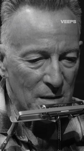 Where every lyric lingers. Bruce Springsteen brings Nebraska back to its roots in this performance