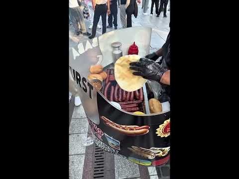 Street Food Vendor With a Wearable Grill || ViralHog