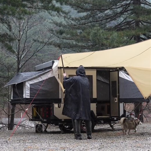 Happy New Year! Luxury Camping with 3room Tent Caravan in Heavy rain | Camping Videos