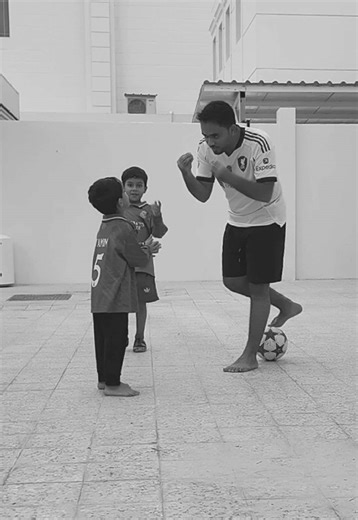 نعلم تميم اساسيات كرة القدم 👏🏻🔥 #ريال_مدريد #ليفربول #برشلونة #foryou #fyp