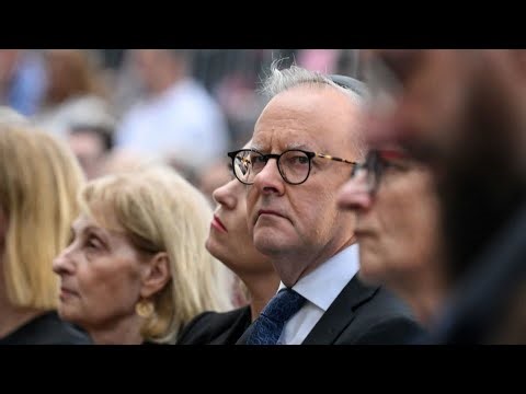 Tensions hit ‘boiling point’ with Albanese being booed at Bondi vigil