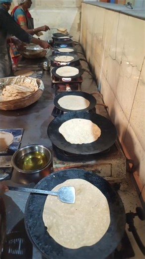 I am making roti | roti banaa raha hun | chapati recipe | roti recipe