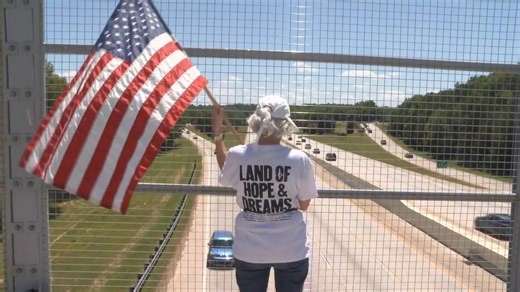 Mauldin bridge protestors hold peaceful demonstration on Gateway Bridge