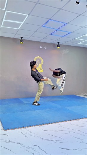 Master This Street Self-Defense Move in Seconds!💥⚡️ #SelfDefense #StreetSmart #MartialArts #shorts