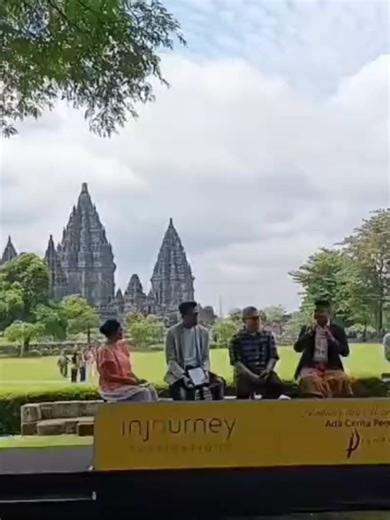 Kabar penting buat Sobat Wisata yang berencana menghabiskan malam pergantian tahun 2026 di Candi Prambanan! 🎉 Tahun ini, event tahunan Swara Prambanan pada 31 Desember 2025 mengambil langkah besar dan berbeda. PT TWC (InJourney Destination Management) secara resmi MENIADAKAN pesta kembang api yang biasanya jadi ikon spektakuler di sana. Kenapa ditiadakan? 🤔 Bukan karena budget, tapi karena HATI. ❤️ Langkah ini diambil sebagai bentuk empati dan solidaritas mendalam terhadap saudara-saudara kita