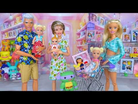 Barbie Doll Family Toy Shopping with Grandma & Grandpa