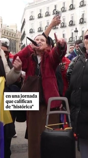 Lágrimas de alegría de venezolanos en Madrid tras la captura de Maduro por EEUU #Venezuela #Madrid