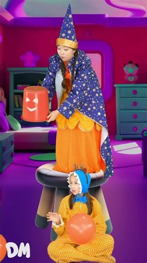 🚌 The Wheels on the Bus go Round and Round! #kidssongs