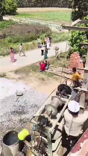 Women Clash in Hair-Pulling Fight Over Land Dispute in UPUttar Pradesh: A bizarre yet intense clash broke out between women, turning into a “hair-pulling fight” over a land dispute in Ambedkar Nagar. Several people were reportedly injured during the scuffle. Police have taken action against both sides in the incident, which took place in Sadarpur village under the Akbarpur Kotwali area.