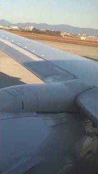 宮崎空港へ無事に到着！CAさんの機内アナウンスでほっと一安心！ #b737 #機内アナウンス