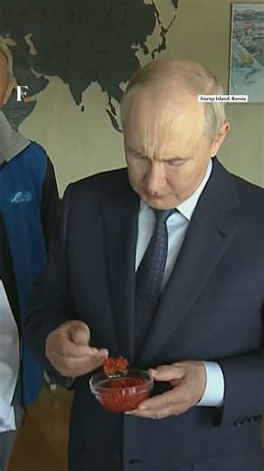 Putin Tastes Local Seafood at Iturup Fish Plant | Firstpost News | N18G