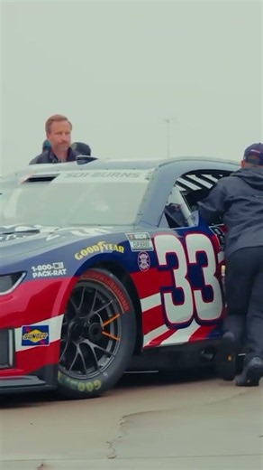 Silent garage pays respects to Kyle Busch as his RCR team unloads the car at Charlotte (via NASCAR)