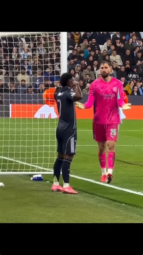 Top Football Moments & Skills