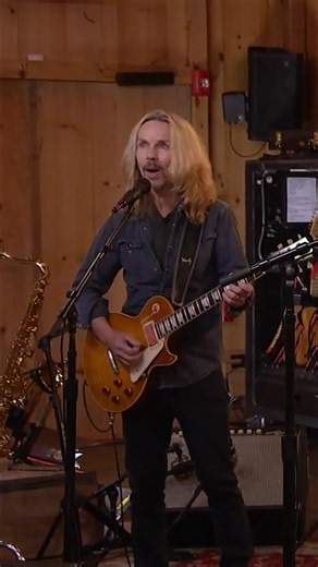 Daryl Hall & Tommy Shaw - Renegade (Live From Daryl's House) Watch the full episode at lfdh.com