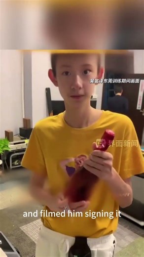 Footage of Wu Yize training at 15 — his coach called it early and kept a signed bottle