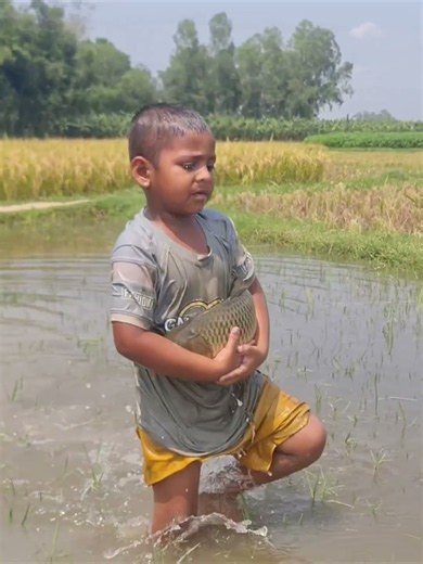 Amazing Hand Fishing Video