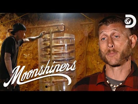 Moonshine Mishaps | Moonshiners | Discovery