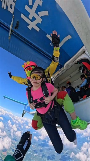 Skydiving || Ultimate Skydiving View #youtube #youtubeshorts #skydiving #hittvfun #fun #adventure