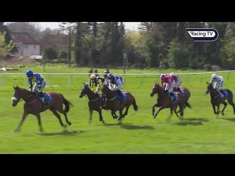 Dedicated Hero stays on to win a dramatic Scottish Champion Hurdle | Full Race | Racing TV