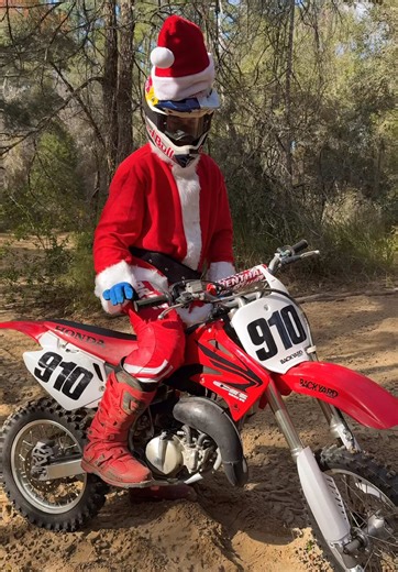 Who else wishes that Honda still made a CR85? 🔥 Fired up the 2007 CR85 sleigh, you guys won’t be disappointed with the riding video, we made this red sleigh flyyy 🦅 @Red Bull Motorsports @Red Bull @MotoSport.com #CR85 #CR85L #honda #2stroke