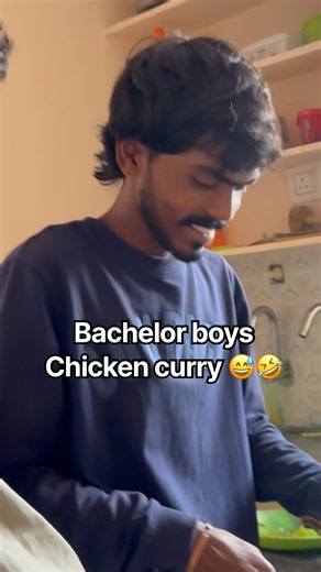 Friends andaram kalisi chicken chesam 😅🤣 #vlog #friends #funny #comedy #shorts #chicken #cooking