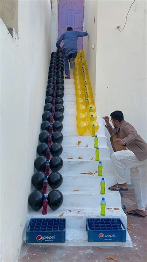 Elegant Gold and Black Balloon Design Ideas