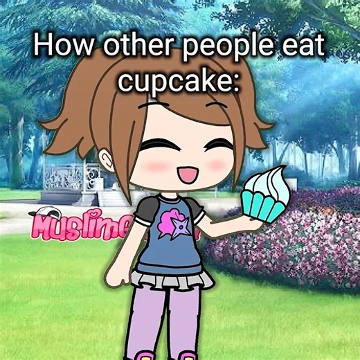 Who eats a cupcake like that?🧁🍽️// #gacha #gachalife #gachaclub #animation #trending #shorts