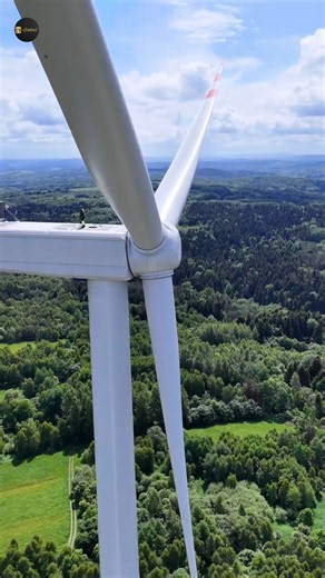 Why Do Giant Wind Turbines Use 3 Blades Instead of 2 or 4? 😱⚡ | #Shorts #windturbine #facts