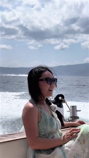 Nona china jauh jauh datang ke Labuan Bajo. #trip #labuanbajo #speedboat #wonderfulindonesia #pesonaindonesia