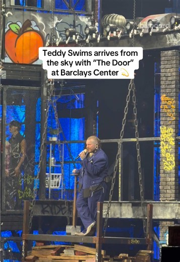 @Teddy Swims makes a grand entrance with “The Door” at Barclays Center. 💫 #teddyswims #barclayscenter #concerttok