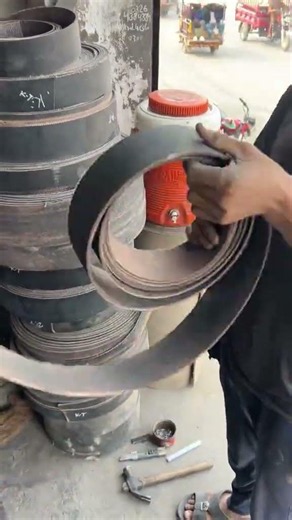 How Industrial Conveyor Belts Are Crafted