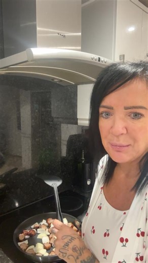 Nothing much in the cupboards so just whipped up sausage & chilli pasta. #sausagepasta #sausage #fyp #Savvy #food #mealsonabudget | Lucy’s life and reviews