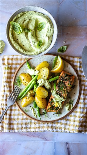 Donal on Instagram: "Air Fryer Green Goddess Salmon | If you’re looking for new ways to cook salmon, this little method using the airfryer and my gorgeous green goddess dressing made with the best of @dunnesstores ingredients is the way to go! The mayo is truly the trick to get you a beautiful golden crust and locking in all the delicious flavour. 🤤 #ad Serves: 4 Time: 30 mins 4 Dunnes Stores Skinless Salmon Fillets 750g Dunnes Stores Flavoursome Baby Potatoes 200g Dunnes Stores Extra Fine Gree