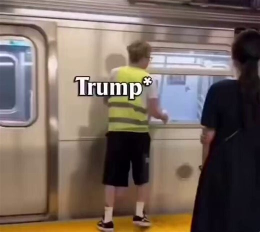 RT @IRanMediaco: Trump announcing the opening of the Strait of Hormuz: