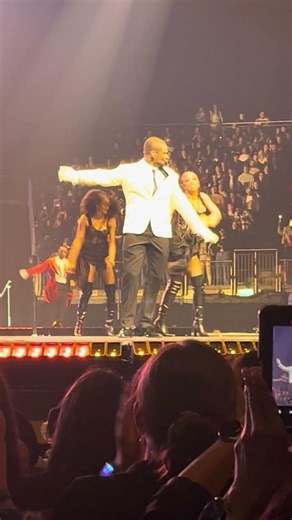 #Usher LIVE IN LONDON O2 Arena #concert