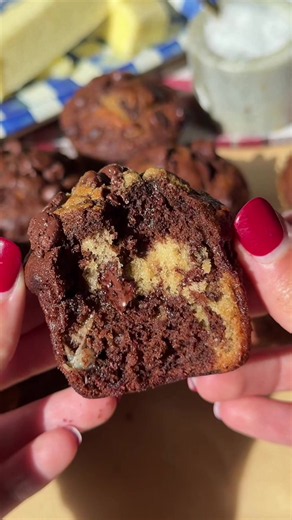 Chocolate swirl banana breakfast muffins 🍌🍫 The perfect way to use up those ripe bananas sitting on your counter! These muffins are soft, chocolatey, loaded with chocolate chips, and SO good warm out of the oven. 🤎 They’re basically banana bread’s chocolate-loving little sister—and they make the best breakfast or afternoon snack! Full recipe below or in my bio! https://www.mersgoodeats.com/recipes/chocolate-swirl-banana-bread-muffins