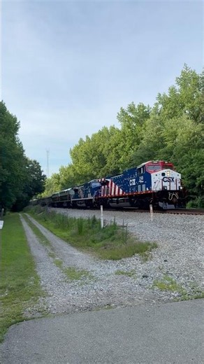 CSX 250 & CSX 2026 leads OCS to Waycross in Chesterfield #shortvideo #shorts #trains #csx #csxt