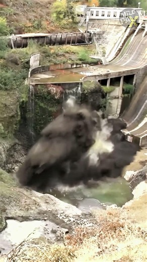 What Happens When Water Can’t Flow? 💥
