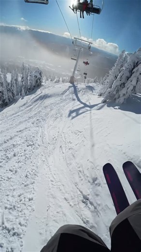 I A N - D E A N S on Instagram: "Sundoggin’ obligatory Ridge Rocket lift line shralp • @skibigwhite @elanskis @montecwear @ridge_merino @baistgloves @pitviper @roxa_italian_skiboots"