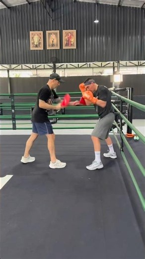 Tim Tszyu training for Erislandy Lara.