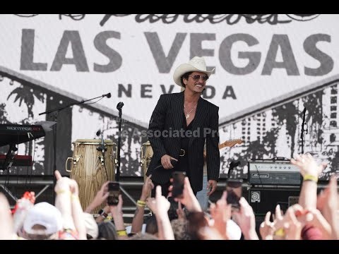 Bruno Mars, the 'New king of Las Vegas' is celebrated with Strip parade