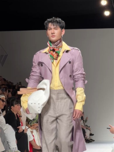หล่อขนาดนี้พี่เดินหรือลอยมาคะ🔥 37°c Thirty-seven degrees Celsius​ Siam Paragon Bangkok International Fashion Week 2026 at Grand Runway, Parc Paragon, Siam Paragon PPV BIFW26 SIAM PARAGON #SiamParagonBIFW2026xPoohPavel #PoohPavel #37DegreesCelsius #37C #BIFW2026 #pavelphoom