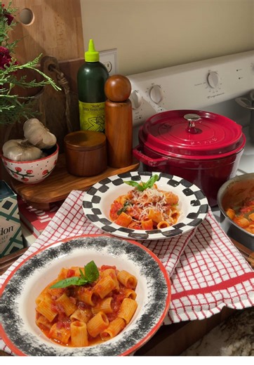 always love pancetta in a sauce! 🥫 #pastatiktok #homemade #quickrecipes #italianfood #dinnerideas