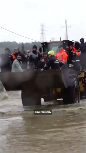 Cars float down streets as Istanbul floods