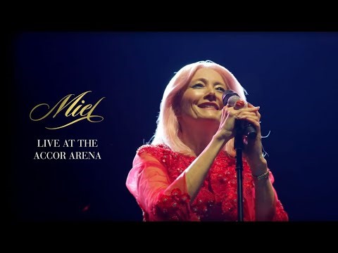 Miel de Botton Live at the Accor Arena, Paris | Simply Red 40th Anniversary Tour