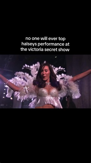 Halsey Victoria's Secret performance — why it still stands out